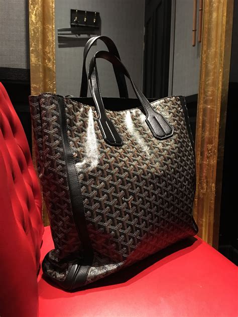 are goyard bags made of leather